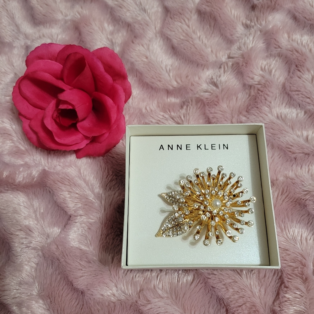 🟡 3 x $22 Crystal Flower Pin